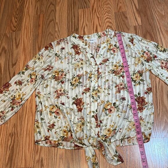 Gorgeous Floral Sheer Blouse, front tie - Picture 7 of 8